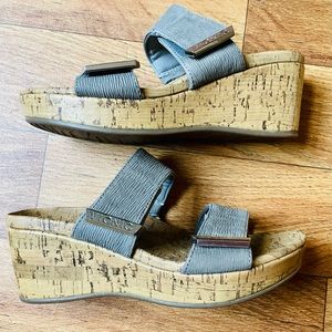 Size 6 Vionic wedges